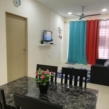 Neesa Homestay Bukit Gambang-Muslim Eksteriør billede