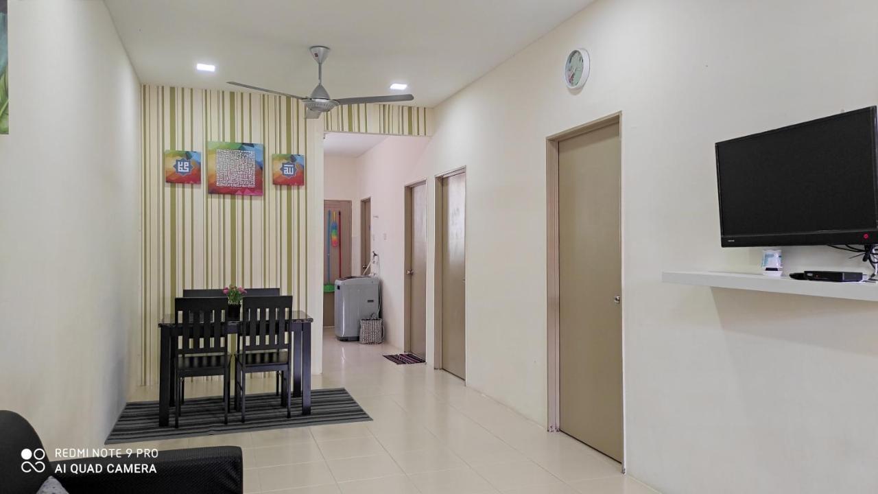 Neesa Homestay Bukit Gambang-Muslim Eksteriør billede