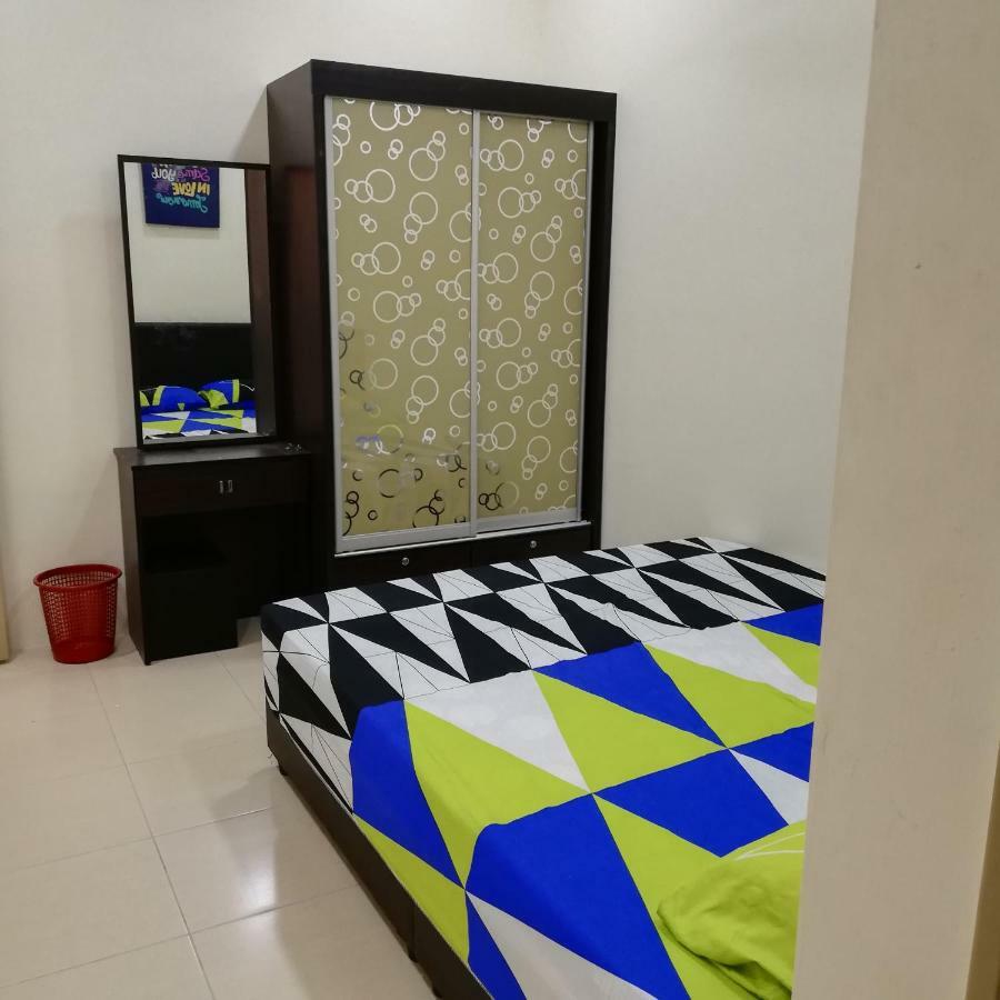 Neesa Homestay Bukit Gambang-Muslim Eksteriør billede